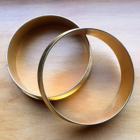 Vintage 2pc set Monet signed gold tone bracelets - Picture 7 of 8